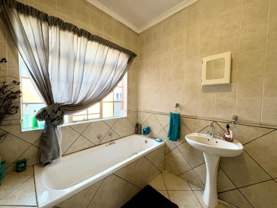 3 Bedroom Property for Sale in Brakpan Central Gauteng