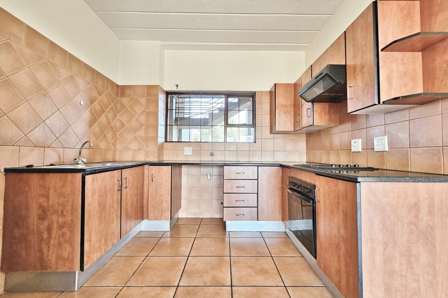 To Let 2 Bedroom Property for Rent in Northcliff Gauteng