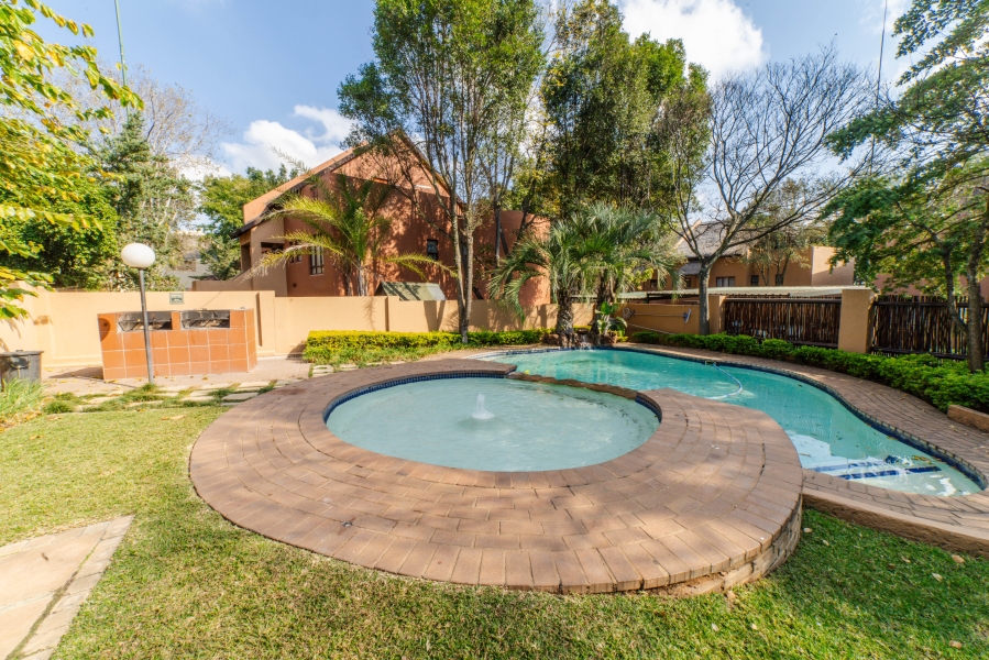 To Let 2 Bedroom Property for Rent in Douglasdale Gauteng