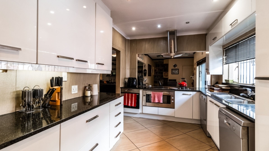 3 Bedroom Property for Sale in Buurendal Gauteng