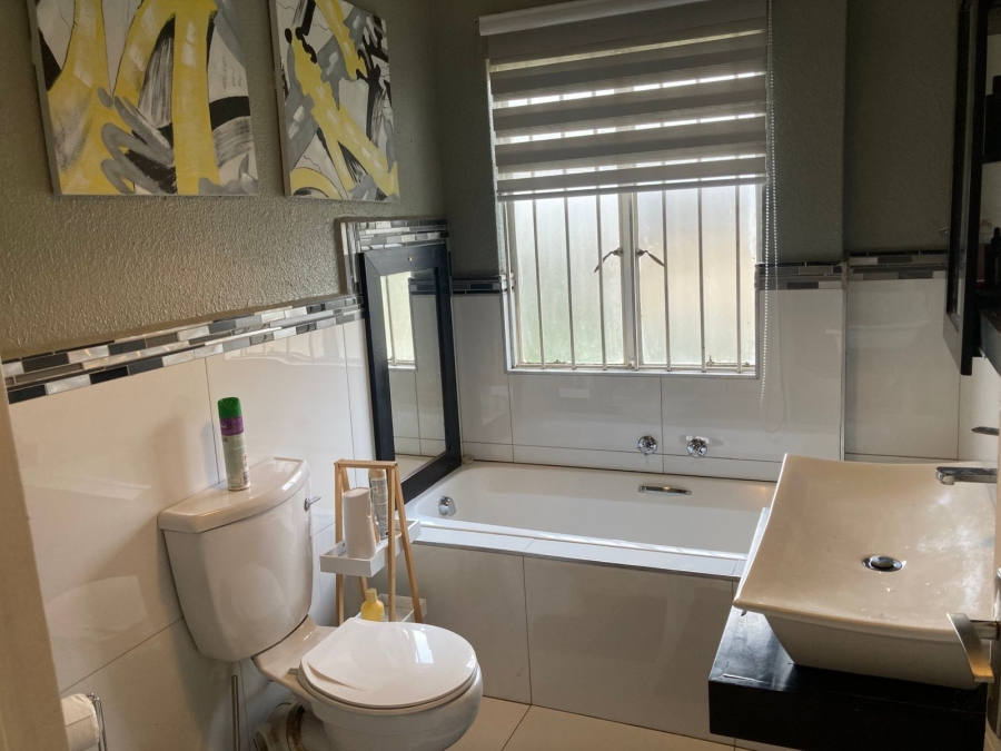 2 Bedroom Property for Sale in Willowbrook Gauteng