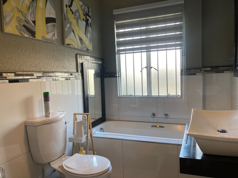 2 Bedroom Property for Sale in Willowbrook Gauteng