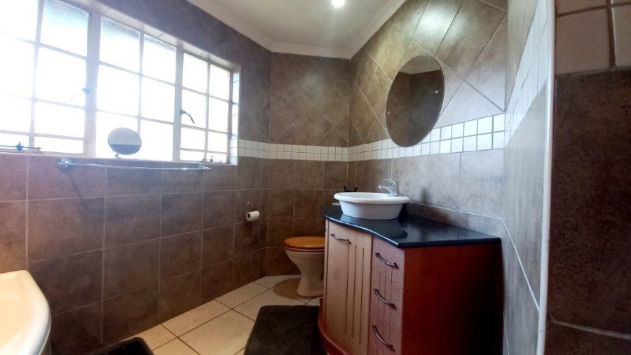 5 Bedroom Property for Sale in Sunward Park Gauteng