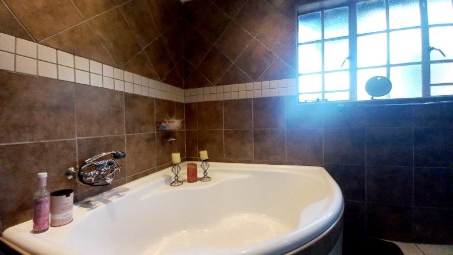 5 Bedroom Property for Sale in Sunward Park Gauteng
