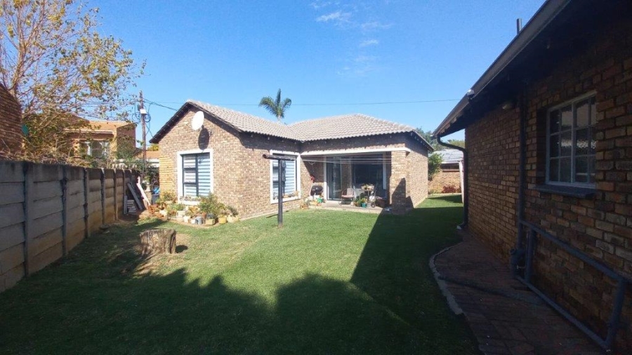 5 Bedroom Property for Sale in Sunward Park Gauteng