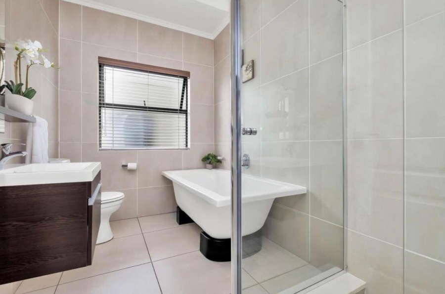 To Let 1 Bedroom Property for Rent in Fourways Gauteng