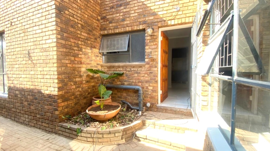 To Let 2 Bedroom Property for Rent in Pretorius Park Gauteng