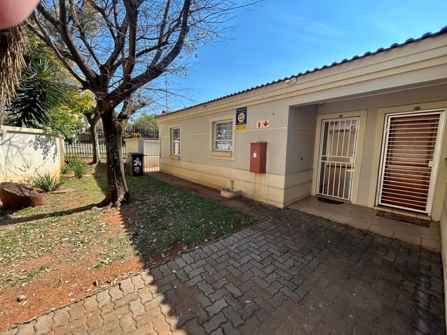 2 Bedroom Property for Sale in La Montagne Gauteng