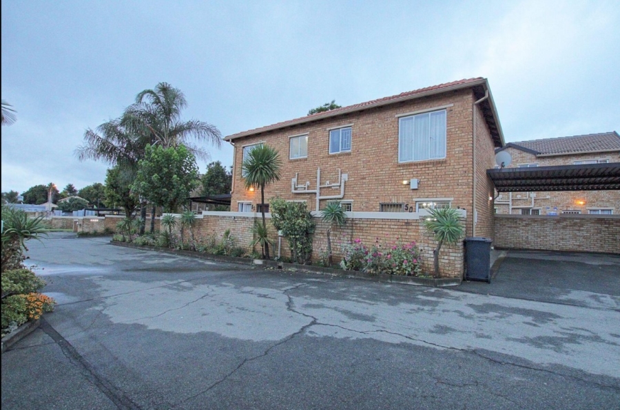 2 Bedroom Property for Sale in Roodepoort Gauteng