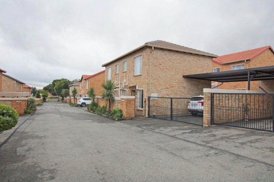 2 Bedroom Property for Sale in Roodepoort Gauteng