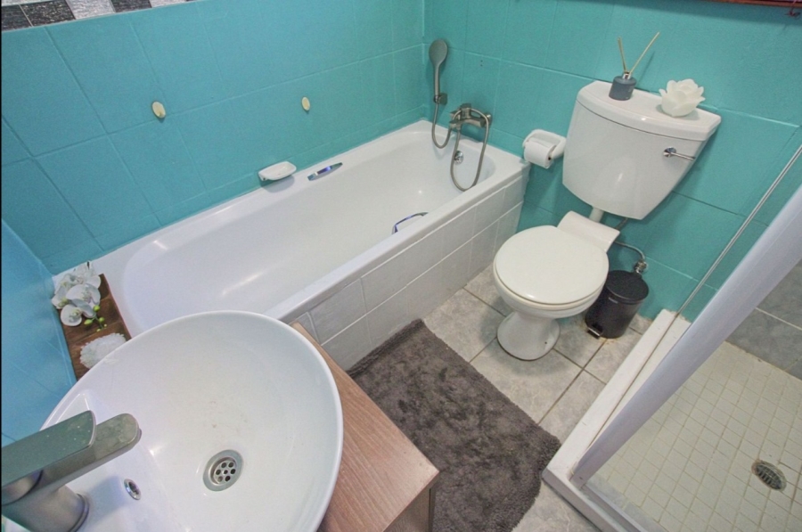 2 Bedroom Property for Sale in Roodepoort Gauteng