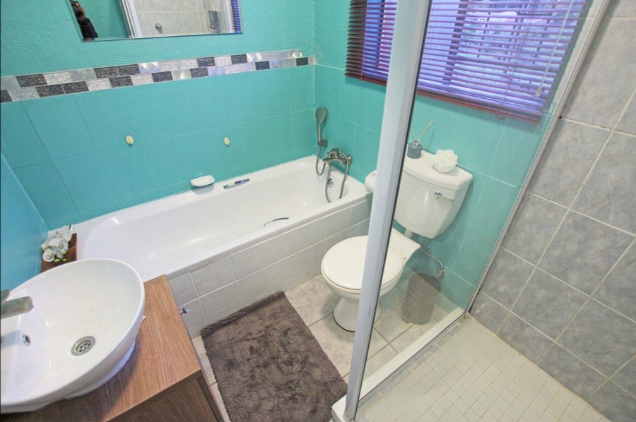 2 Bedroom Property for Sale in Roodepoort Gauteng