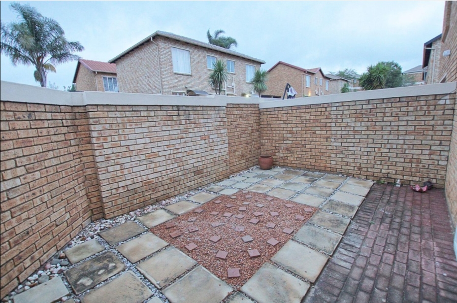 2 Bedroom Property for Sale in Roodepoort Gauteng