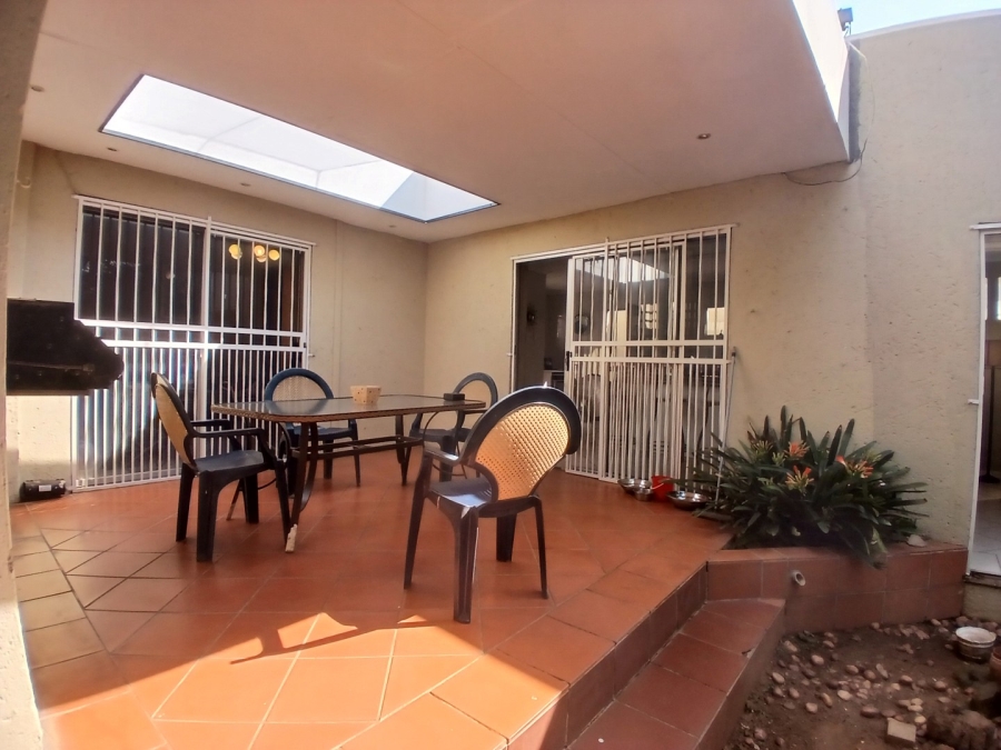 2 Bedroom Property for Sale in Orange Grove Gauteng