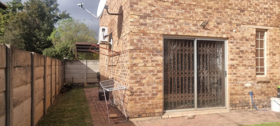 2 Bedroom Property for Sale in Sonneglans Gauteng