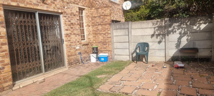 2 Bedroom Property for Sale in Sonneglans Gauteng