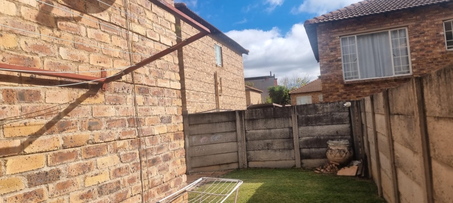 2 Bedroom Property for Sale in Sonneglans Gauteng