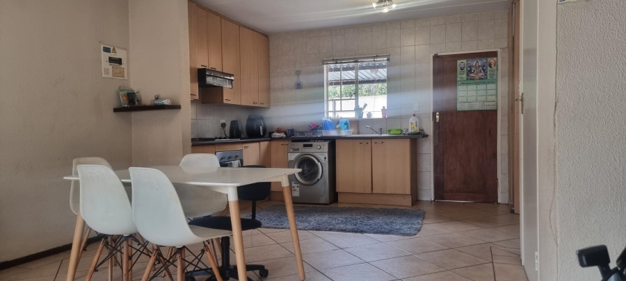 2 Bedroom Property for Sale in Sonneglans Gauteng