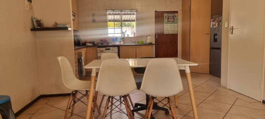 2 Bedroom Property for Sale in Sonneglans Gauteng