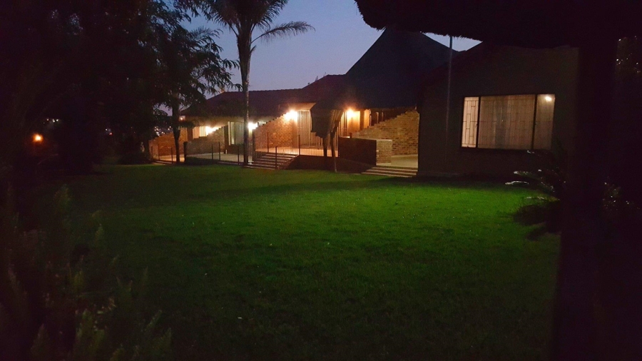To Let 2 Bedroom Property for Rent in Groblerpark Gauteng