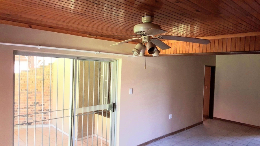 To Let 2 Bedroom Property for Rent in Groblerpark Gauteng