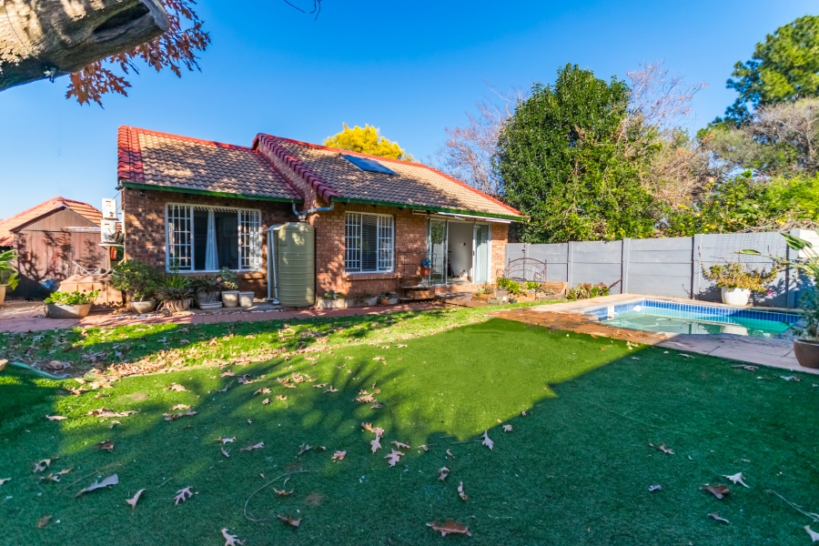 2 Bedroom Property for Sale in Die Hoewes Gauteng