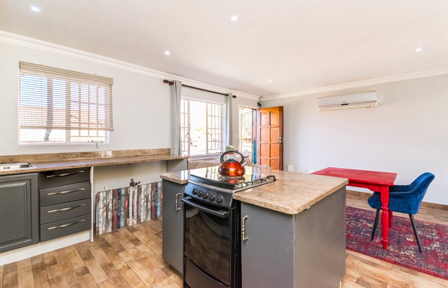 2 Bedroom Property for Sale in Die Hoewes Gauteng
