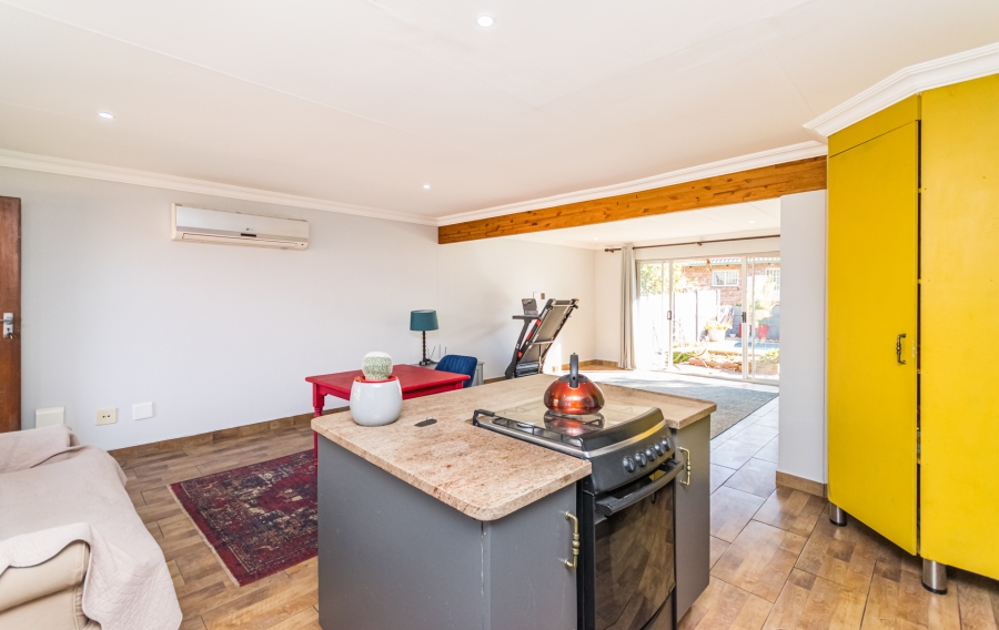 2 Bedroom Property for Sale in Die Hoewes Gauteng