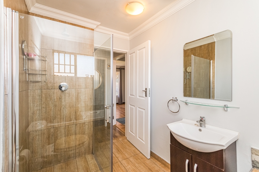 2 Bedroom Property for Sale in Die Hoewes Gauteng