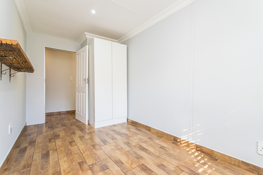 2 Bedroom Property for Sale in Die Hoewes Gauteng