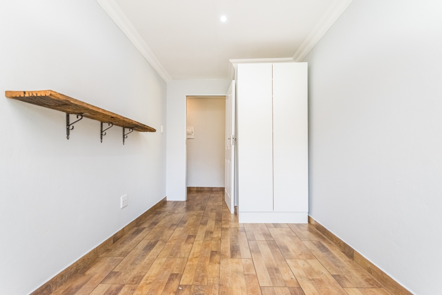 2 Bedroom Property for Sale in Die Hoewes Gauteng