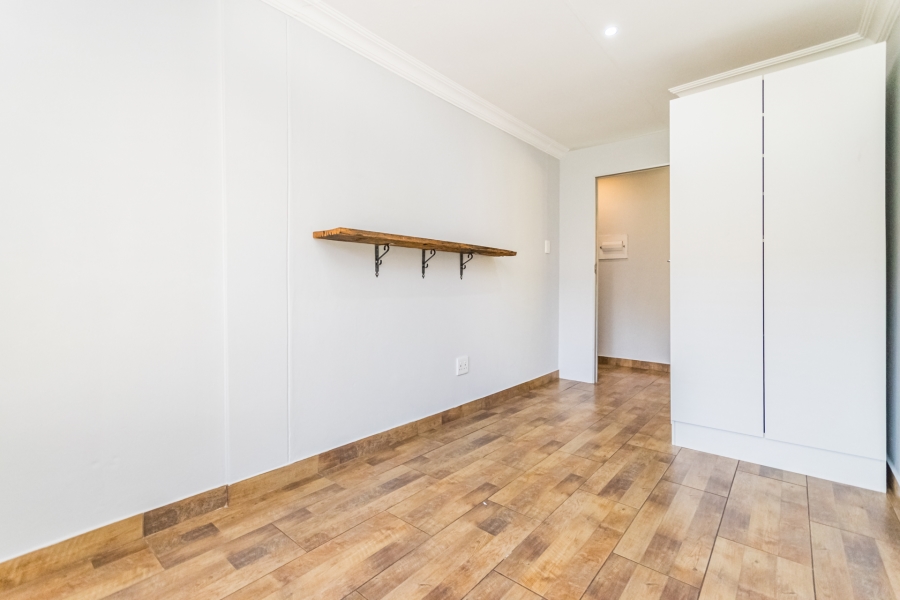 2 Bedroom Property for Sale in Die Hoewes Gauteng