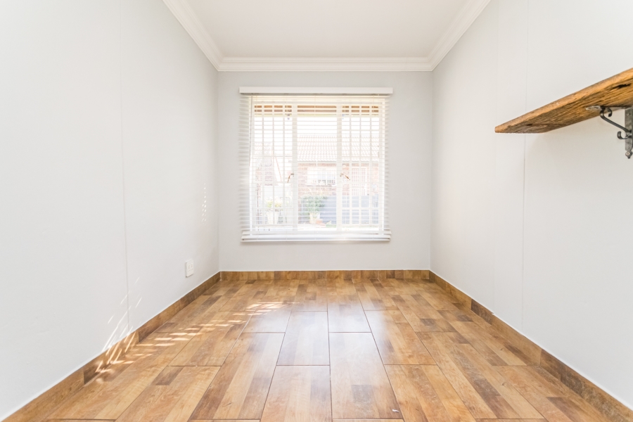 2 Bedroom Property for Sale in Die Hoewes Gauteng