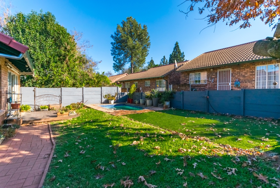 2 Bedroom Property for Sale in Die Hoewes Gauteng