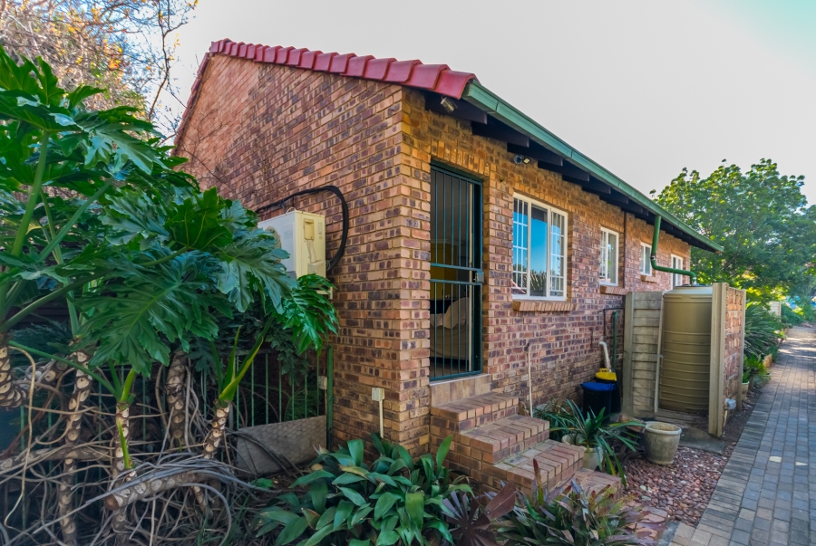 2 Bedroom Property for Sale in Die Hoewes Gauteng