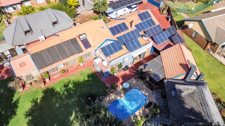 7 Bedroom Property for Sale in Pierre Van Ryneveld Gauteng