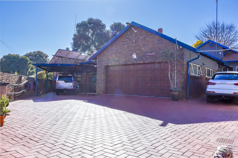 7 Bedroom Property for Sale in Pierre Van Ryneveld Gauteng