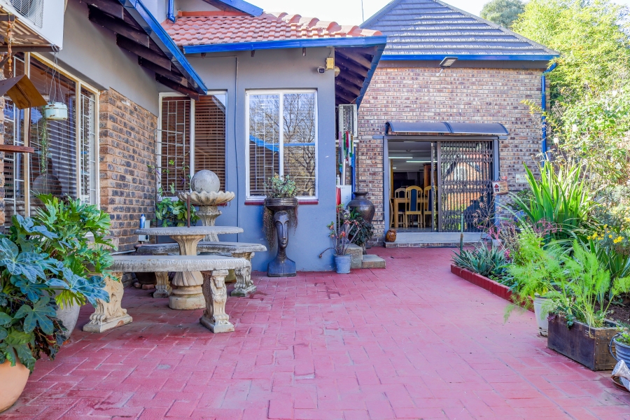 7 Bedroom Property for Sale in Pierre Van Ryneveld Gauteng
