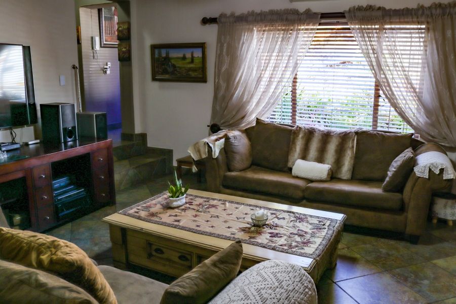 7 Bedroom Property for Sale in Pierre Van Ryneveld Gauteng