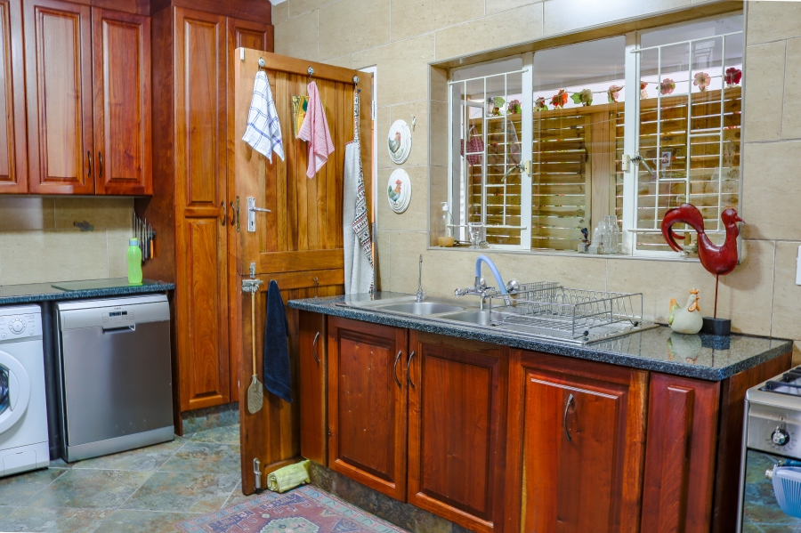 7 Bedroom Property for Sale in Pierre Van Ryneveld Gauteng
