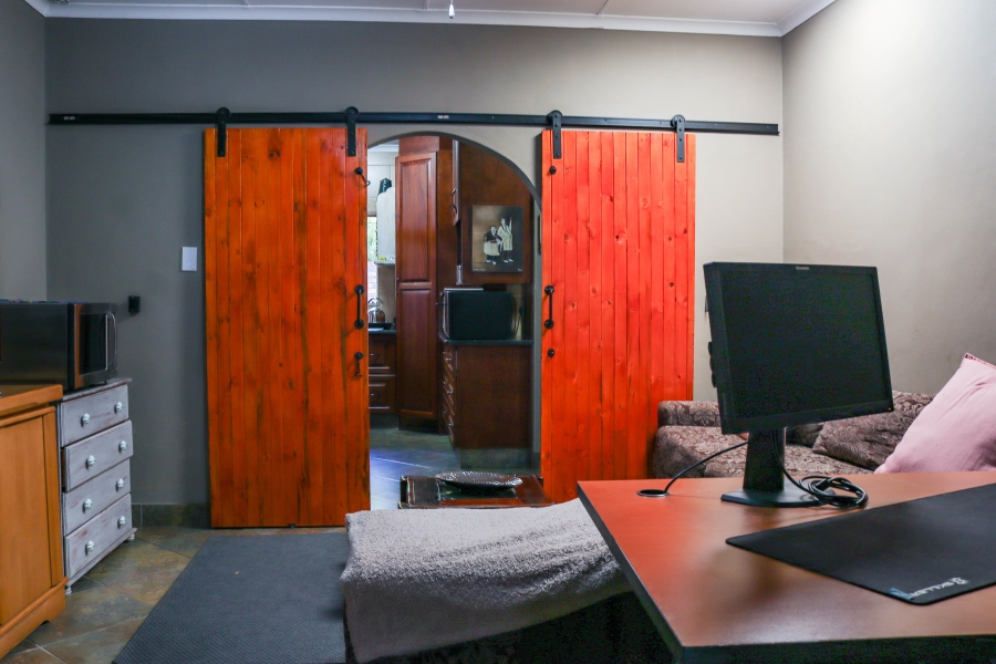 7 Bedroom Property for Sale in Pierre Van Ryneveld Gauteng