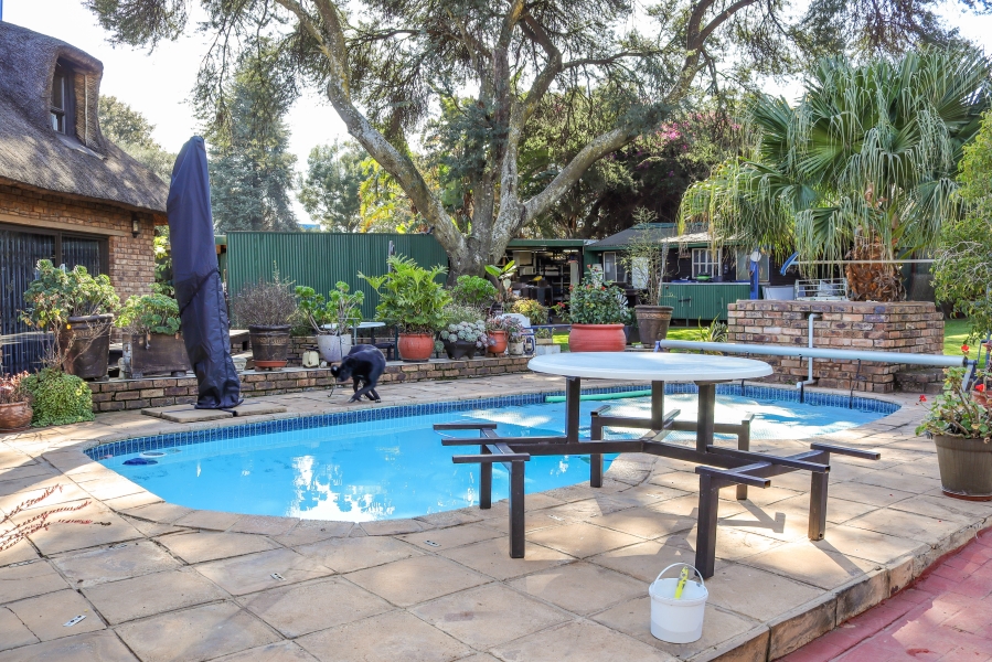 7 Bedroom Property for Sale in Pierre Van Ryneveld Gauteng