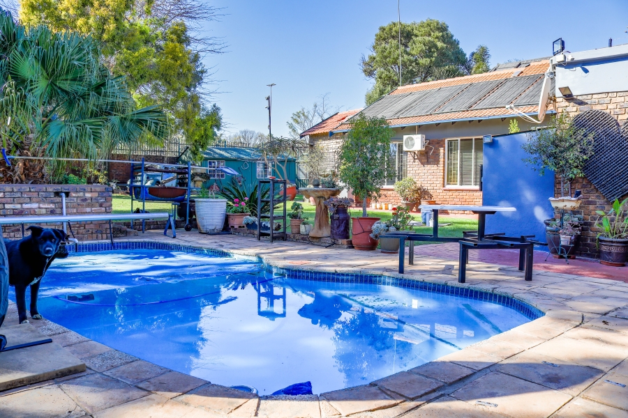 7 Bedroom Property for Sale in Pierre Van Ryneveld Gauteng