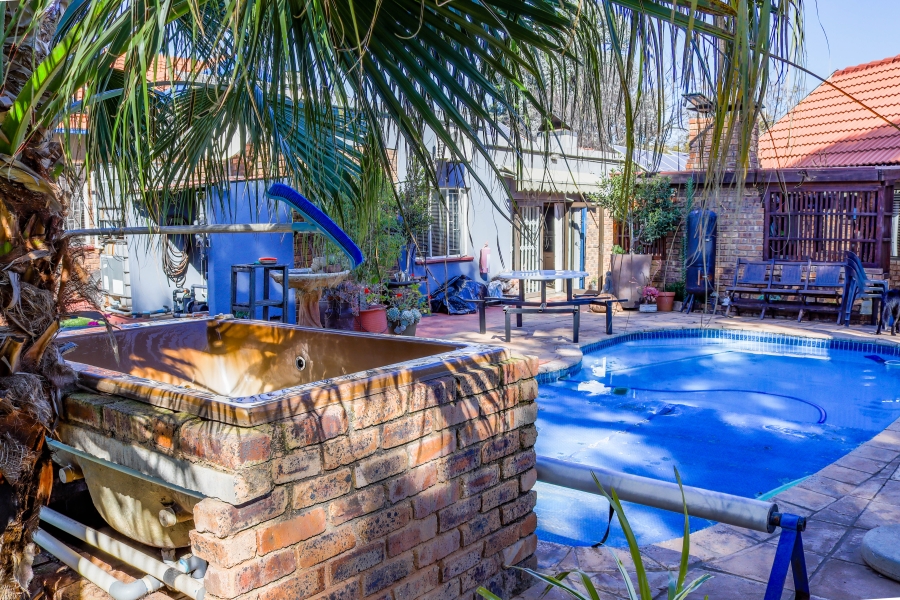 7 Bedroom Property for Sale in Pierre Van Ryneveld Gauteng
