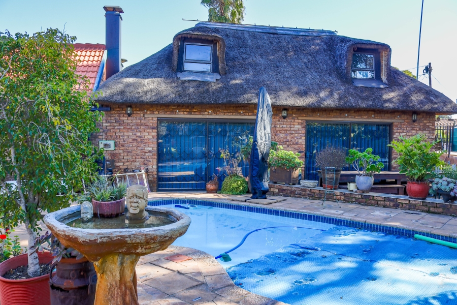 7 Bedroom Property for Sale in Pierre Van Ryneveld Gauteng