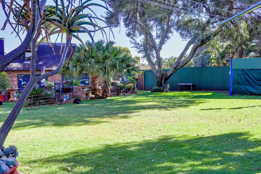 7 Bedroom Property for Sale in Pierre Van Ryneveld Gauteng