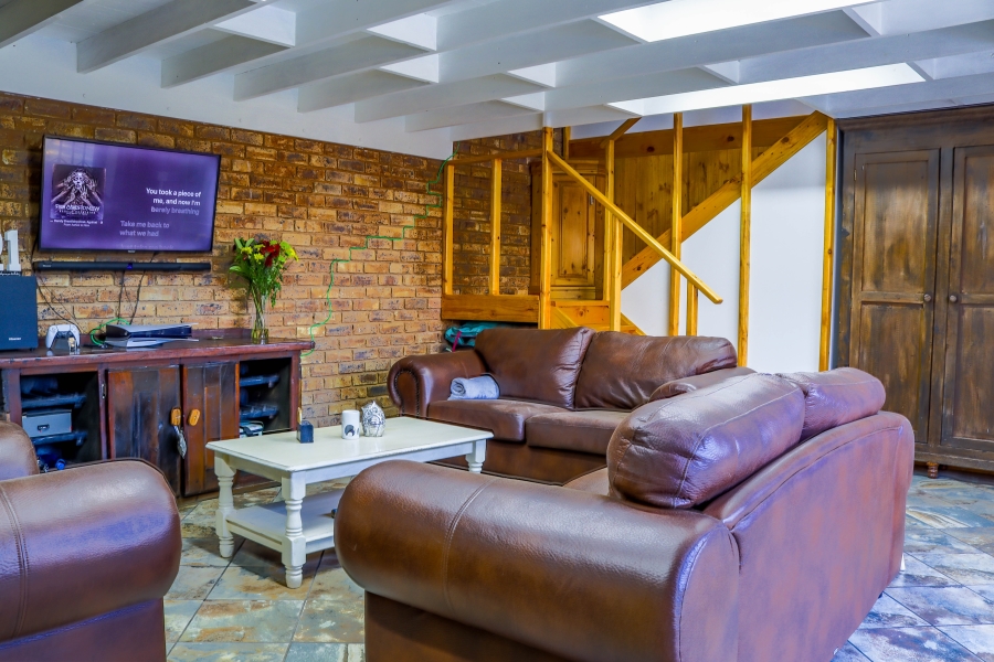 7 Bedroom Property for Sale in Pierre Van Ryneveld Gauteng
