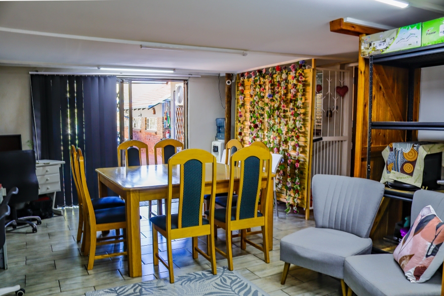 7 Bedroom Property for Sale in Pierre Van Ryneveld Gauteng