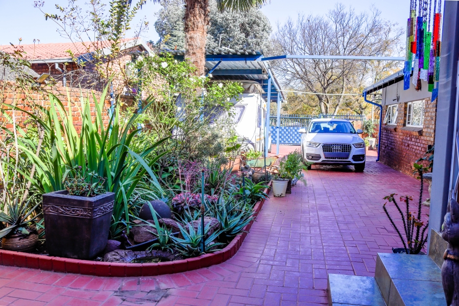 7 Bedroom Property for Sale in Pierre Van Ryneveld Gauteng