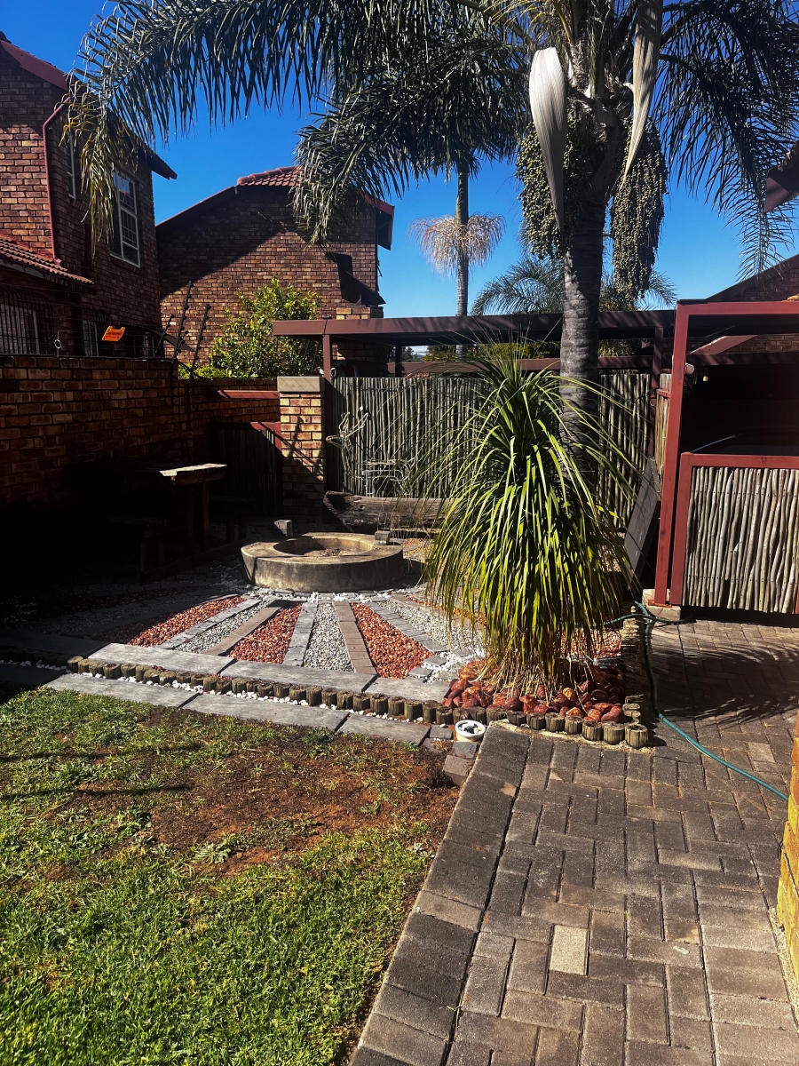To Let 3 Bedroom Property for Rent in Wilgeheuwel Gauteng